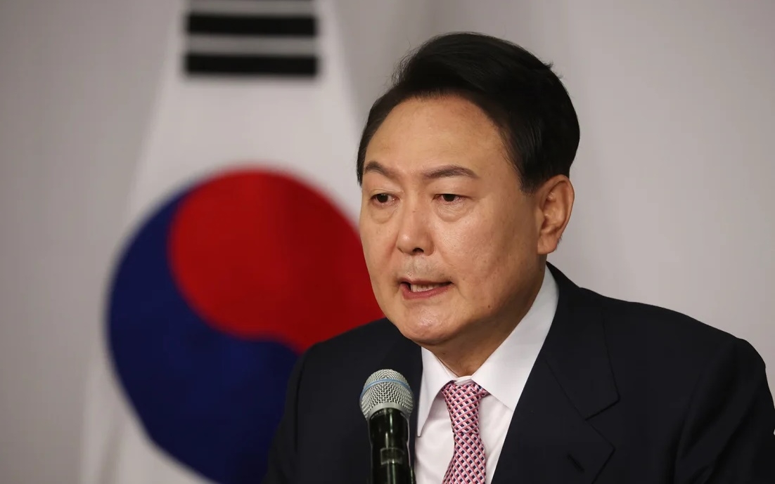 Ông Yoon Suk Yeol được tại ngoại chờ phán quyết, dư luận Hàn Quốc phản ứng